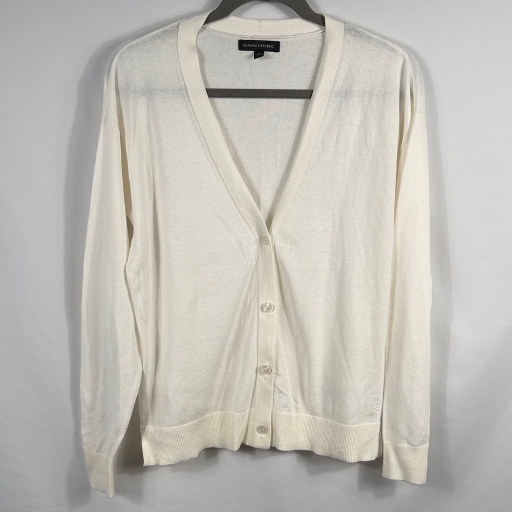 Banana Republic Women’s Ivory Knit Button Down Cardigan.‎ Size M. Preppy.